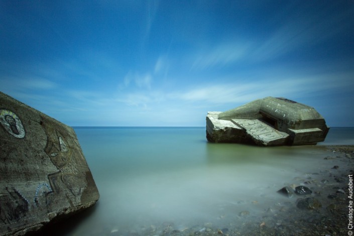Mer et bunker de la 2ème guerre mondiale dans le Cotentin, Normandie, France
